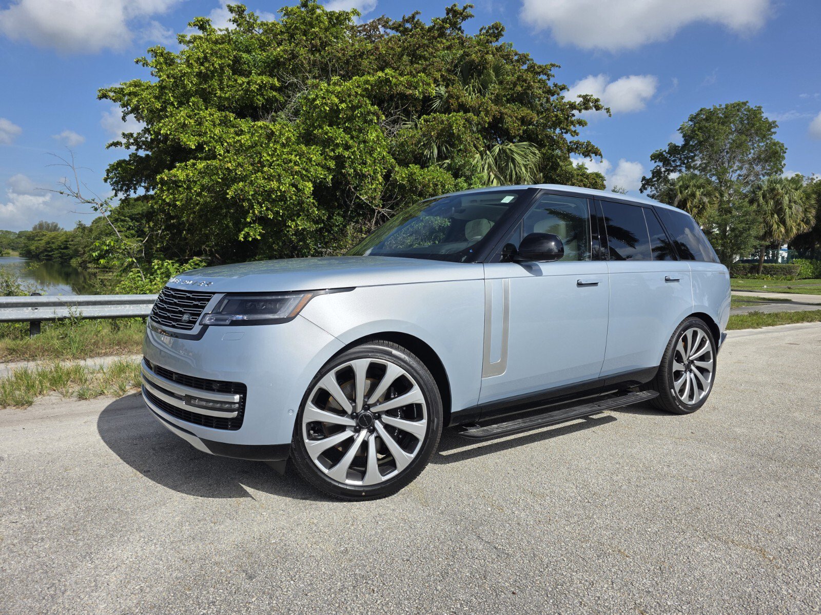 New 2026 Land Rover Range Rover Autobiography AWD/4WD image 1