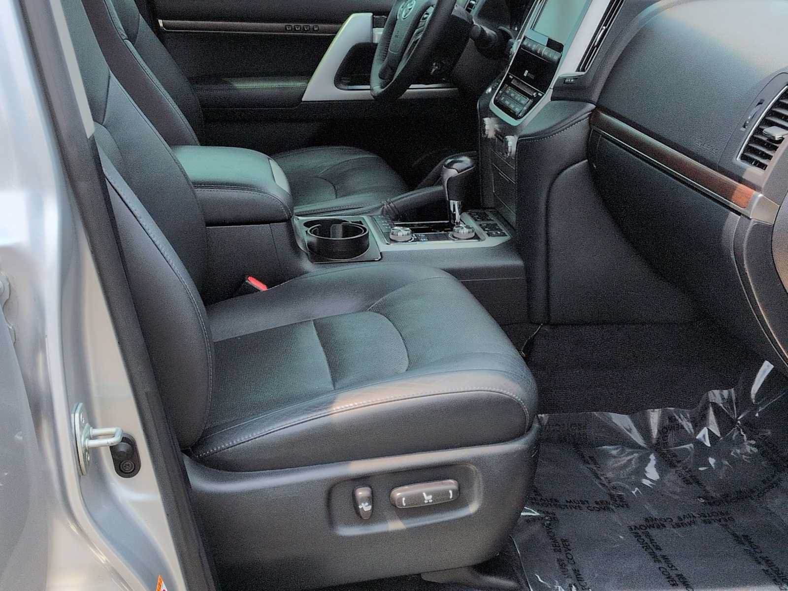 Used 2018 Toyota Land Cruiser AWD/4WD image 24