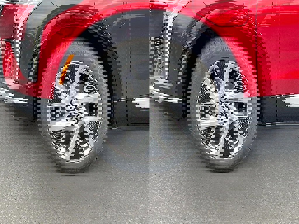 New 2026 Cadillac Optiq Luxury 1 image 30