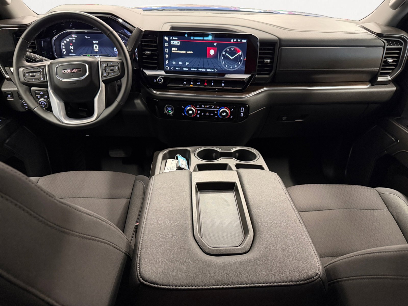 Used 2024 GMC Sierra 1500 Elevation AWD/4WD image 3