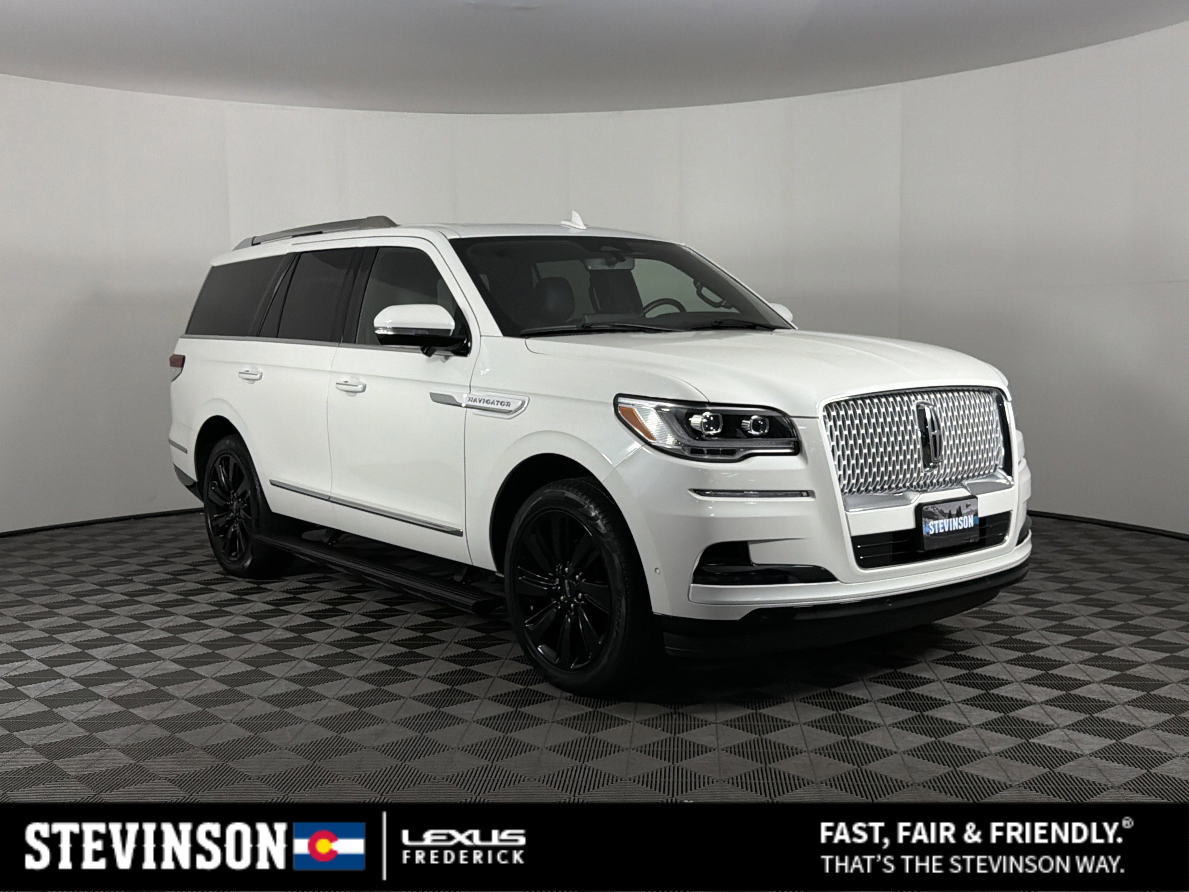 Used 2024 Lincoln Navigator Reserve image 1