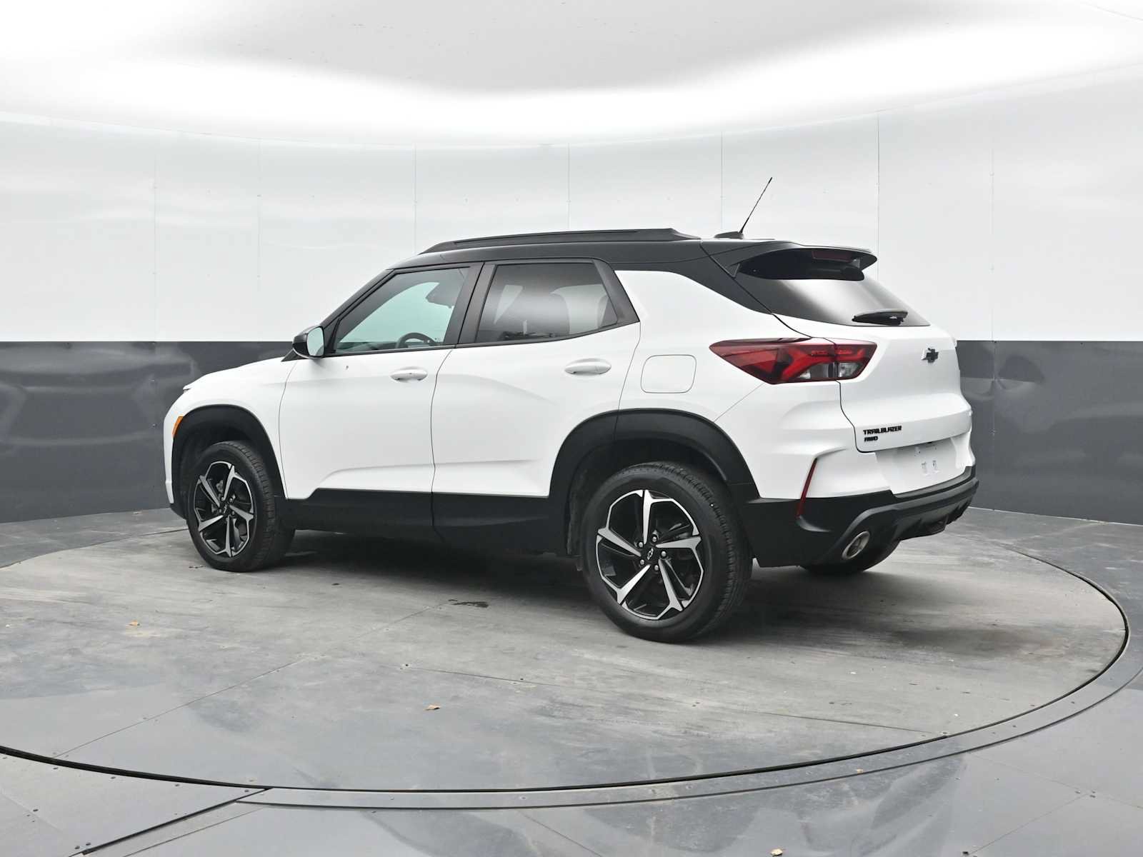 Used 2023 Chevrolet TrailBlazer RS AWD/4WD image 2