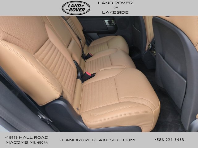 Used 2025 Land Rover Discovery Dynamic SE AWD/4WD image 17