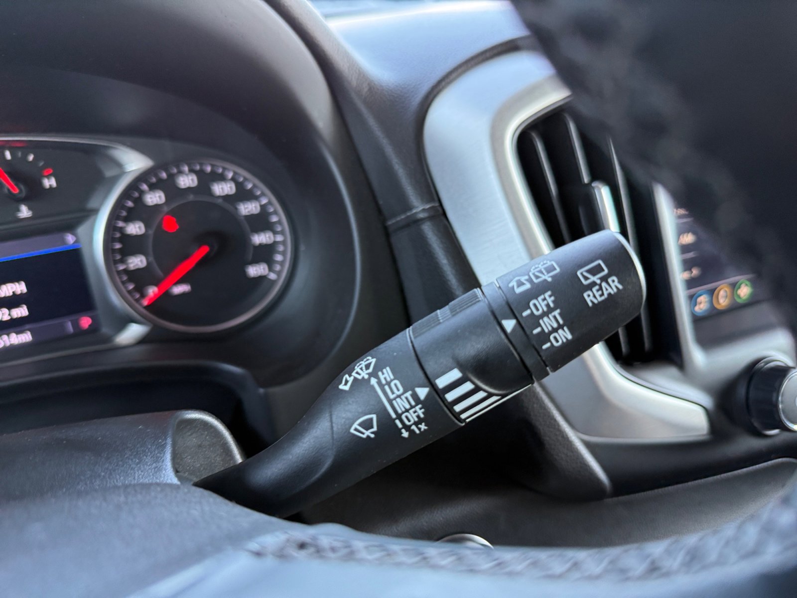 Used 2023 GMC Terrain SLT image 21