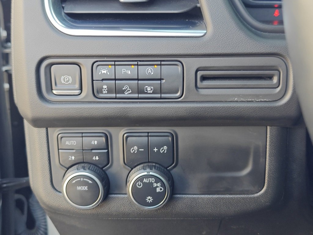 Used 2023 Chevrolet Tahoe Z71 w/ Luxury Package image 17