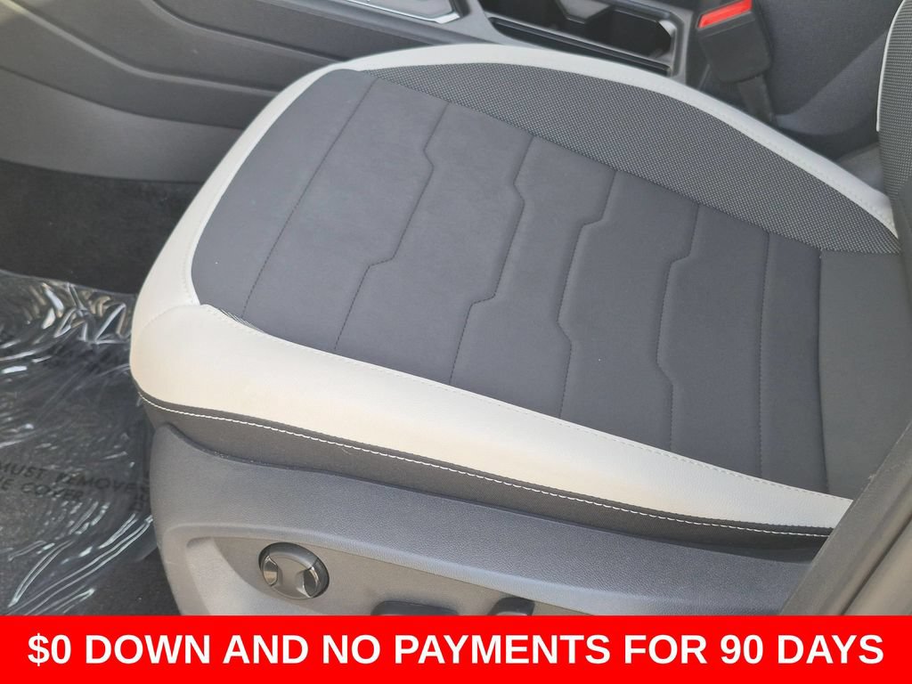 Used 2025 Volkswagen Taos SE FWD image 15