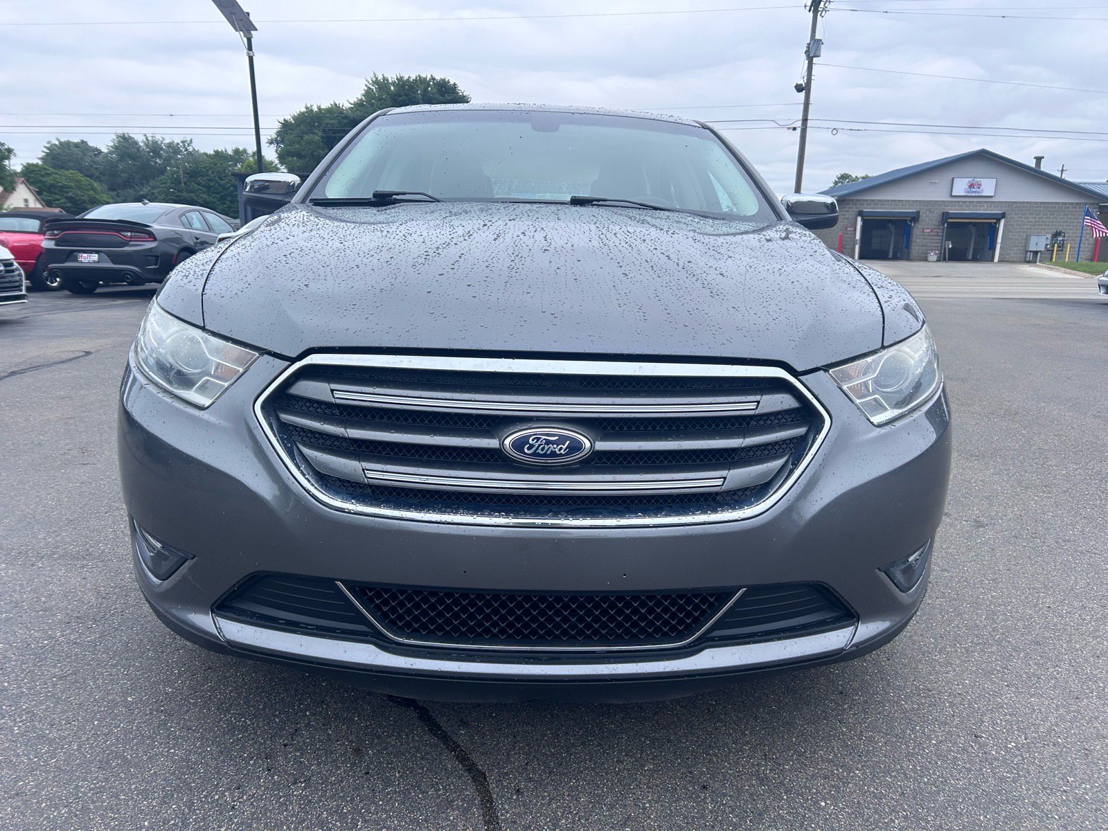 Used 2013 Ford Taurus Limited FWD image 3
