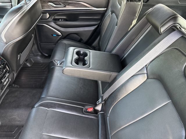 Used 2023 Jeep Grand Cherokee Overland w/ Advanced Protech Group III AWD/4WD image 18