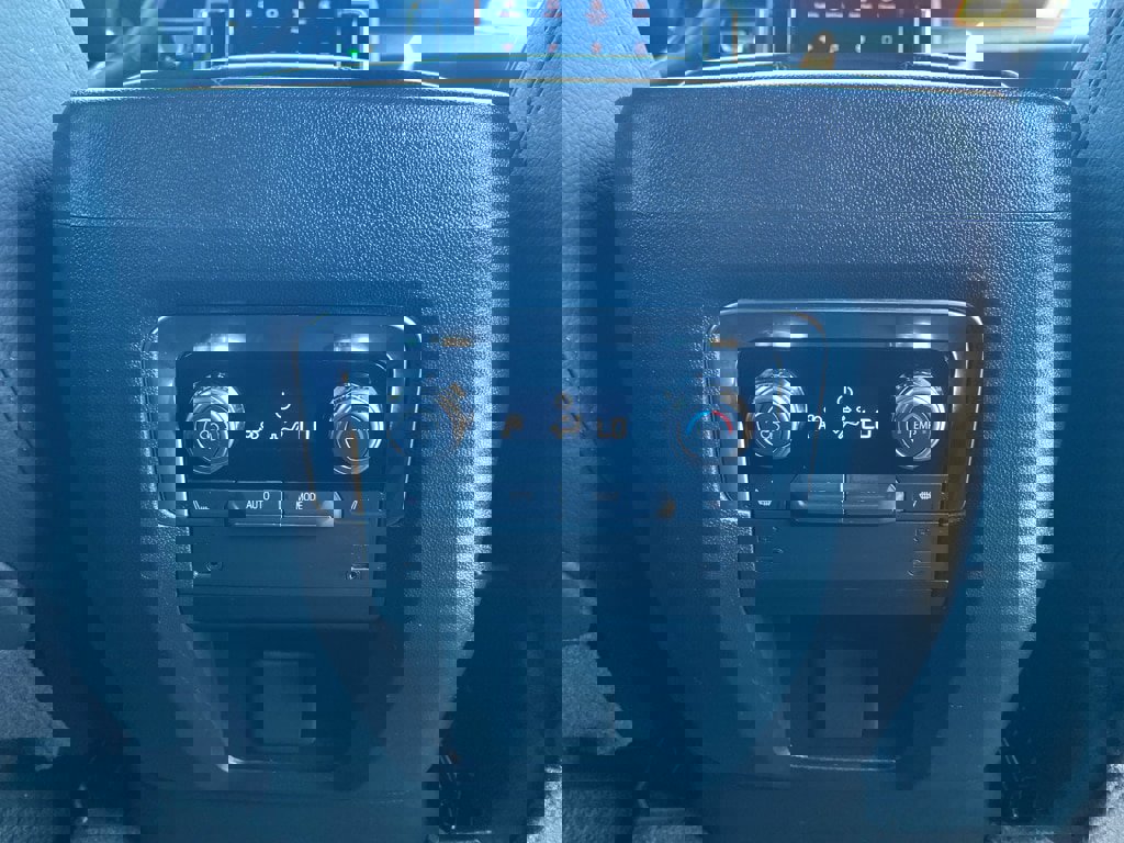 Used 2025 GMC Yukon XL Denali image 20