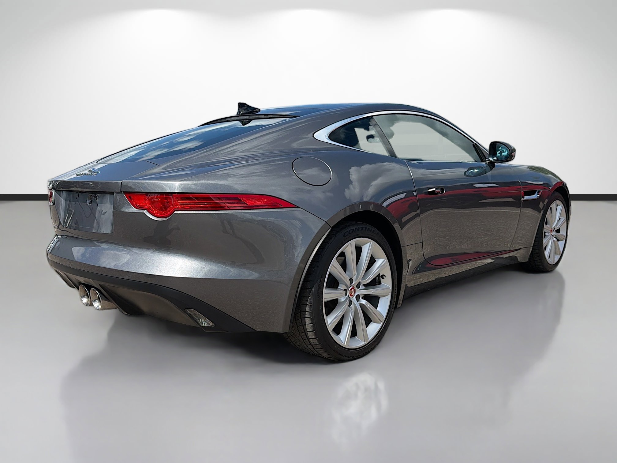 Used 2017 Jaguar F-TYPE Coupe image 3