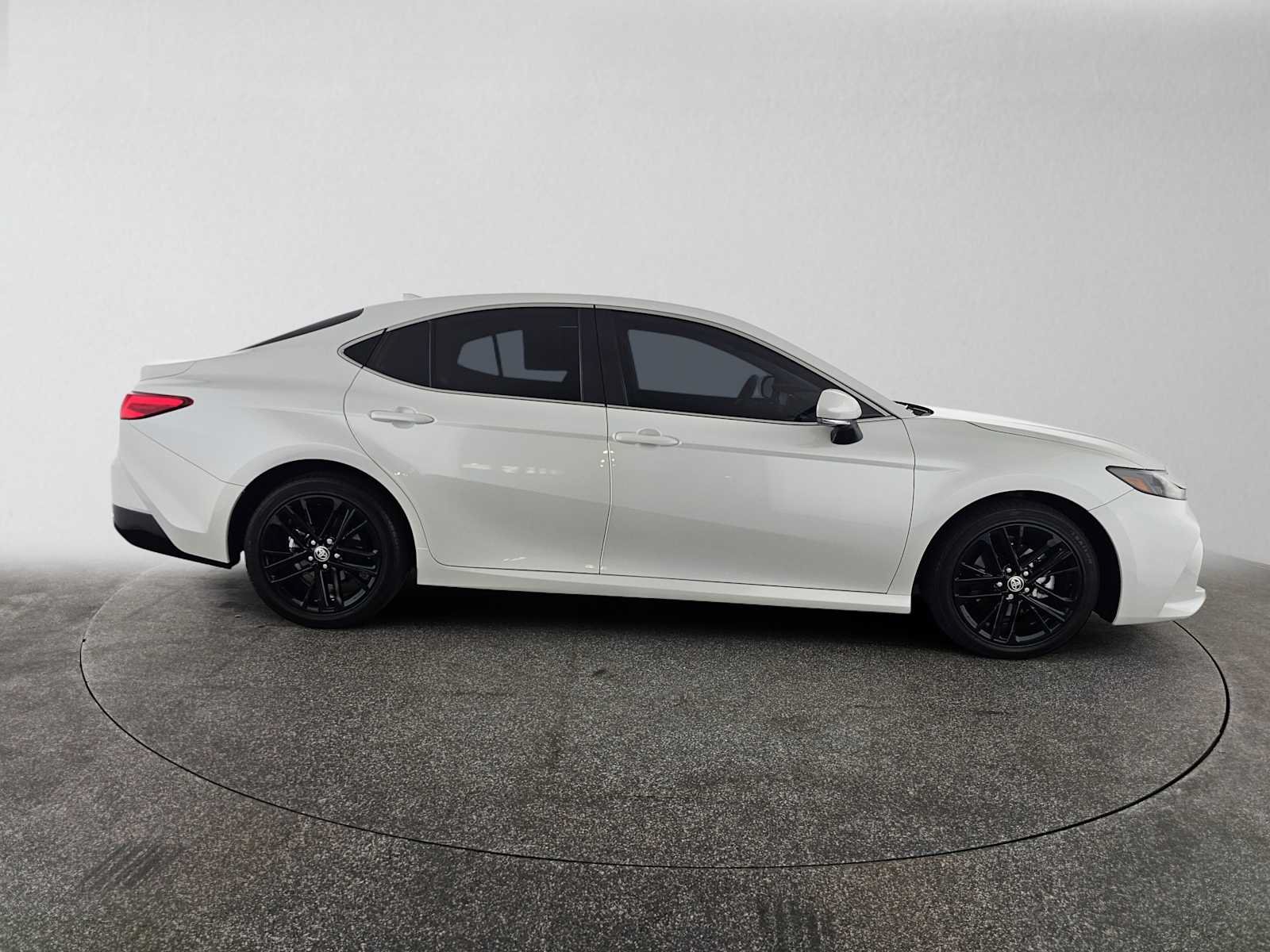 Used 2026 Toyota Camry XLE FWD image 2