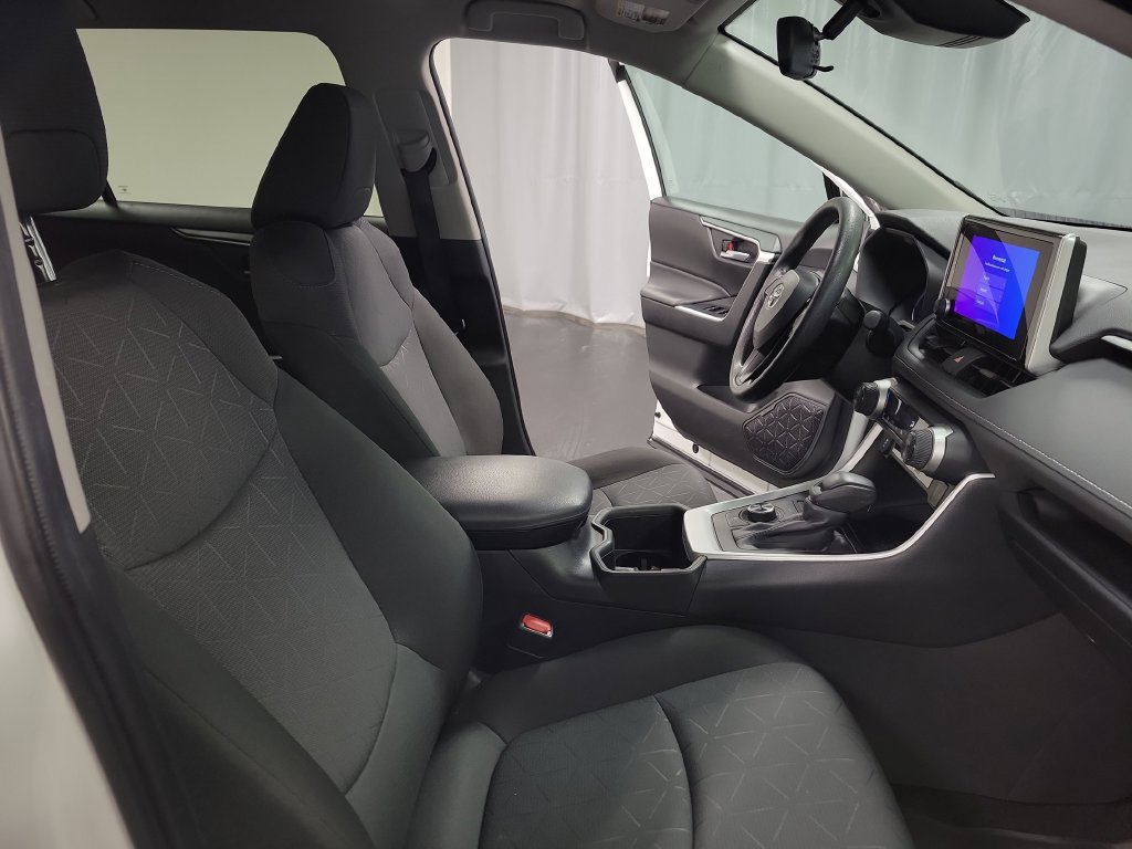 Used 2024 Toyota RAV4 XLE AWD/4WD image 33