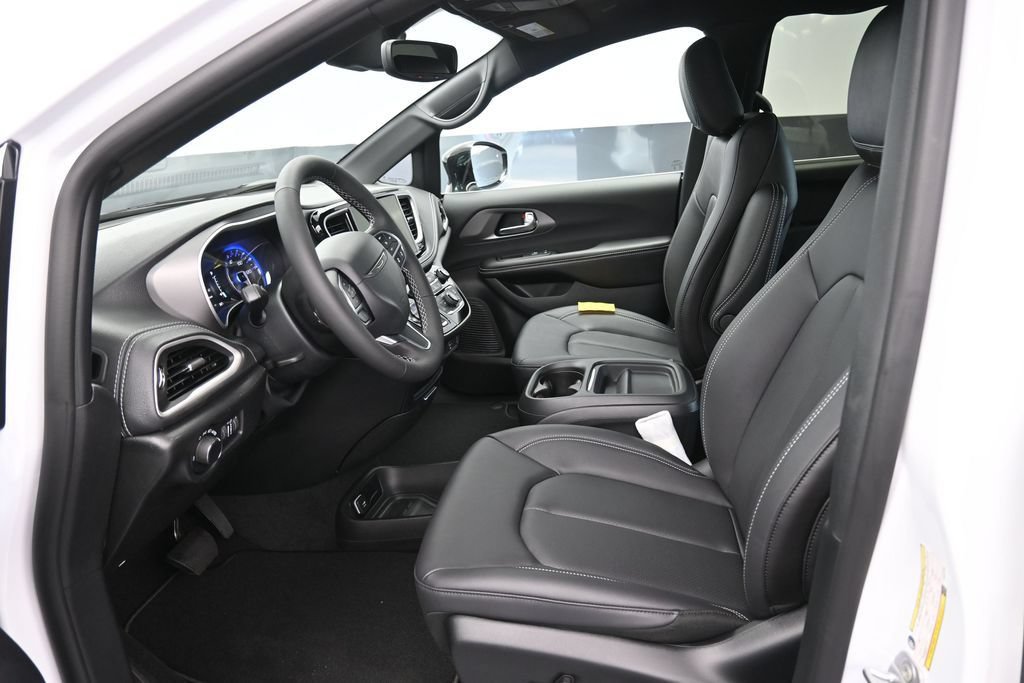New 2027 Chrysler Pacifica Select w/ Family Tech Group FWD image 10