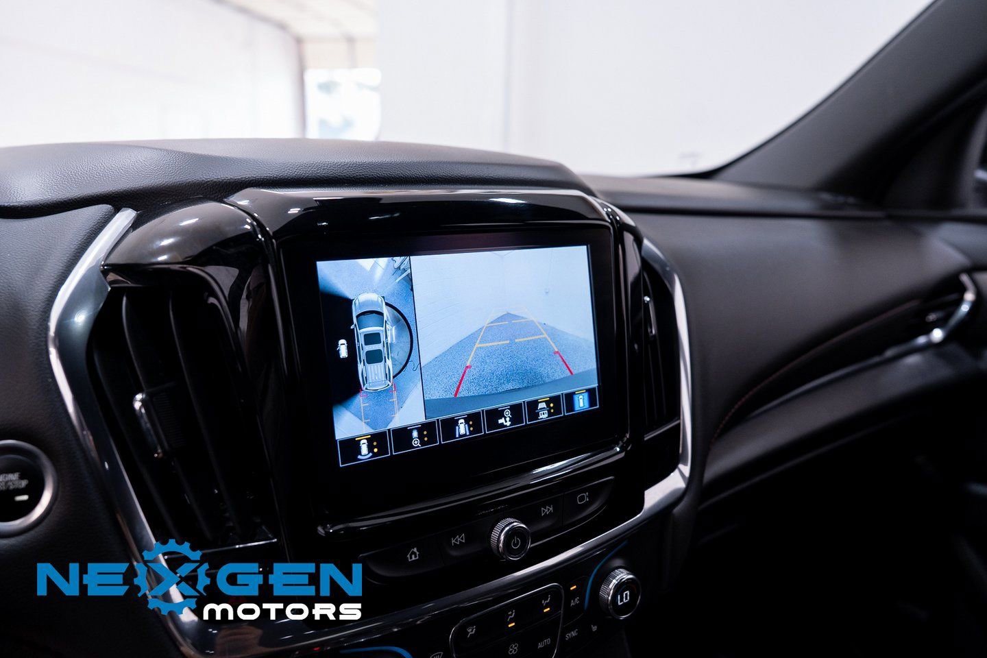 Used 2023 Chevrolet Traverse RS w/ LPO, Floor Liner Package image 39