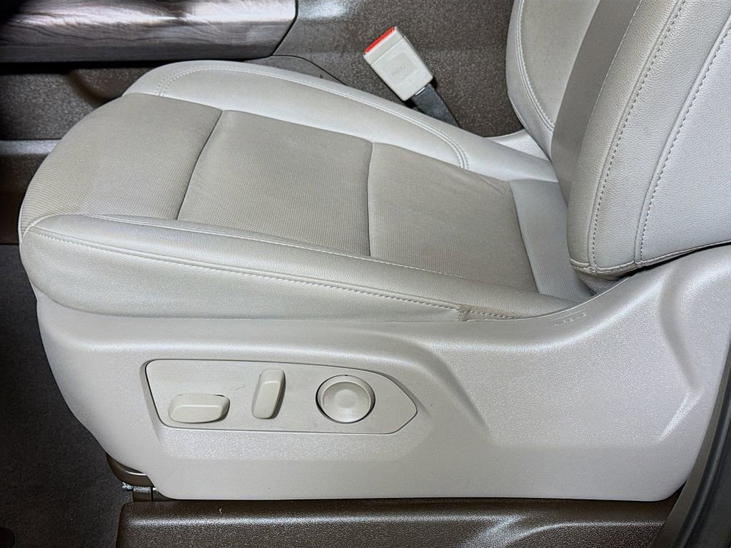 Used 2024 Chevrolet Silverado 1500 LTZ w/ LTZ Convenience Package II AWD/4WD image 18