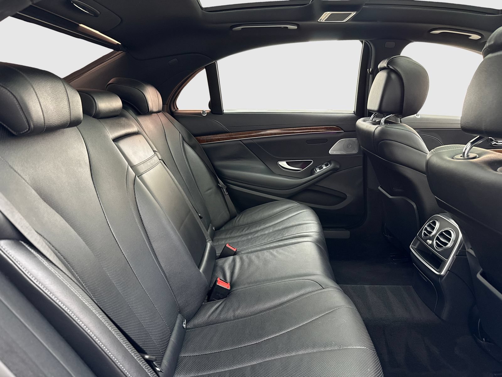Used 2015 Mercedes-Benz S 550 Sedan image 46