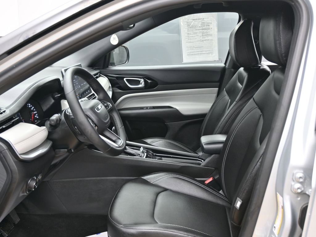 Used 2026 Jeep Compass Limited image 25