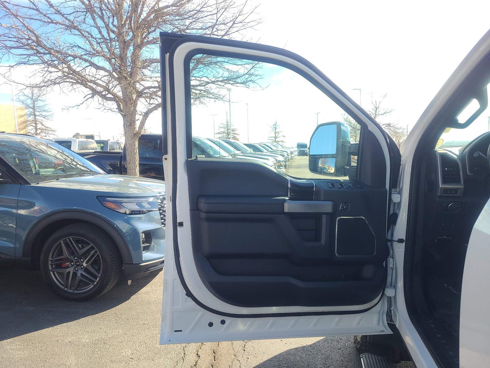 Certified 2022 Ford F350 Platinum w/ FX4 Off-Road Package image 13