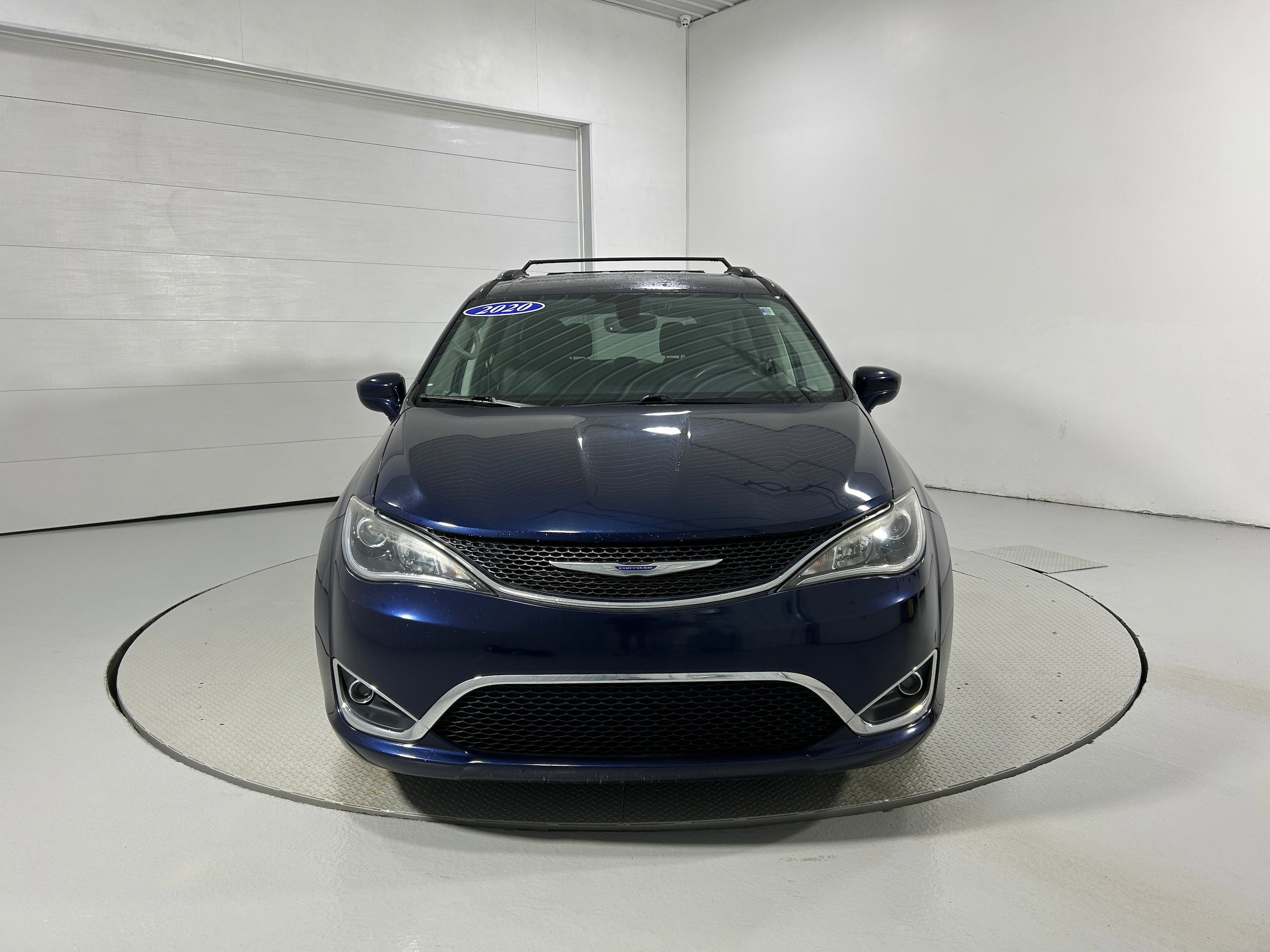 Used 2020 Chrysler Pacifica Touring-L w/ Tire & Wheel Group FWD image 18
