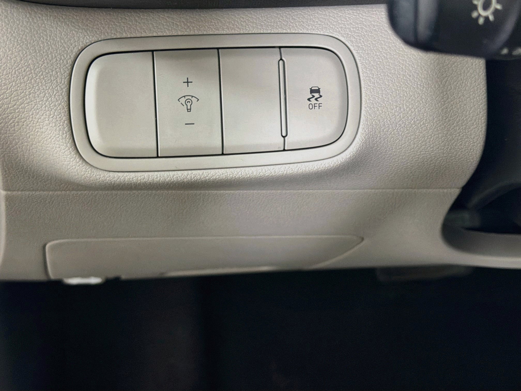 Used 2025 Hyundai Venue SEL FWD image 16