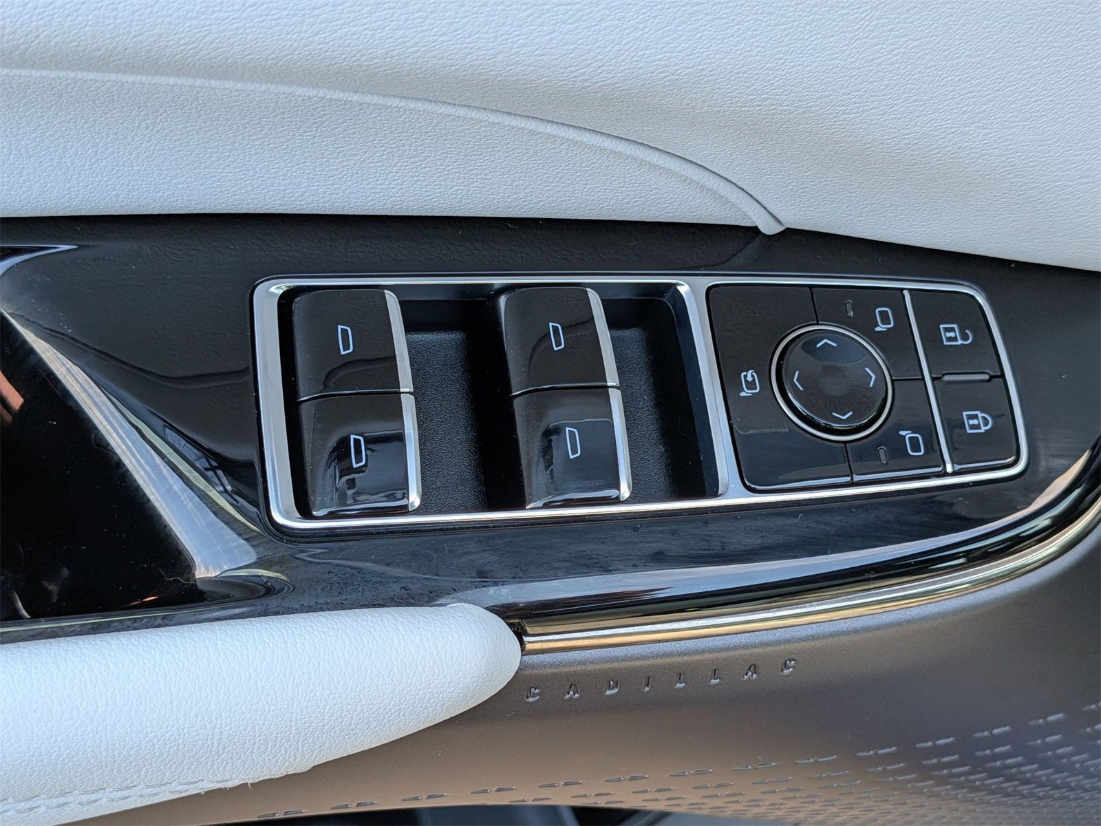 Used 2024 Cadillac Lyriq Luxury w/ LPO, Floor Liner Package image 14