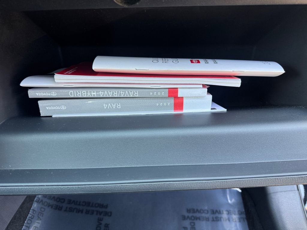 Used 2024 Toyota RAV4 XLE image 18