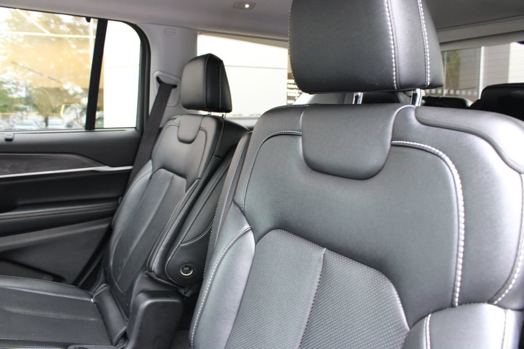 Used 2023 Jeep Grand Cherokee L Limited w/ Luxury Tech Group II AWD/4WD image 8