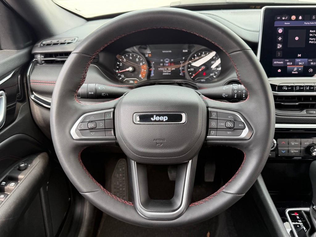 Used 2024 Jeep Compass Trailhawk w/ Trailhawk Convenience Group AWD/4WD image 16