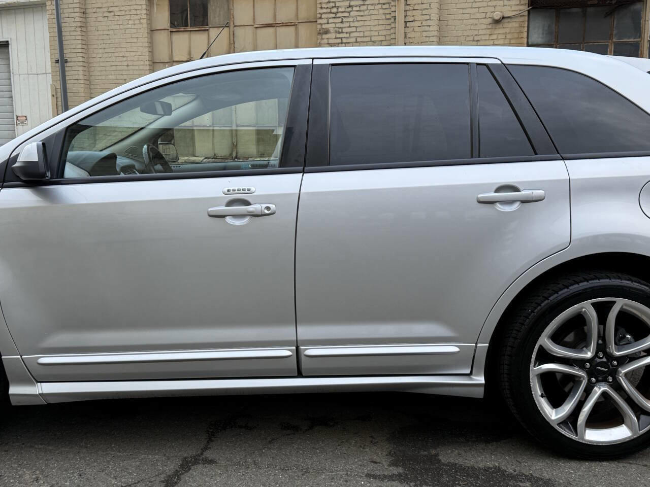 Used 2011 Ford Edge Sport w/ Driver Entry Pkg image 19