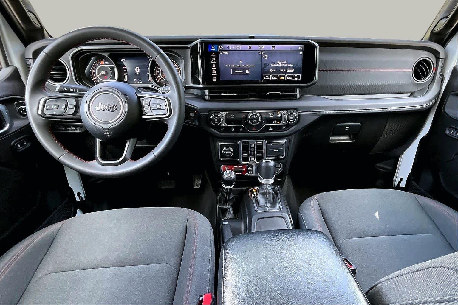 Used 2025 Jeep Wrangler Unlimited Rubicon AWD/4WD image 16