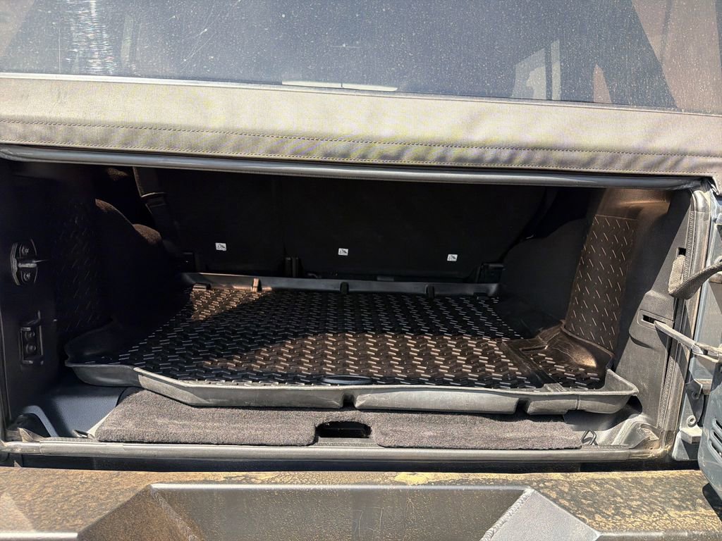 Used 2017 Jeep Wrangler Unlimited Rubicon w/ Connectivity Group image 26