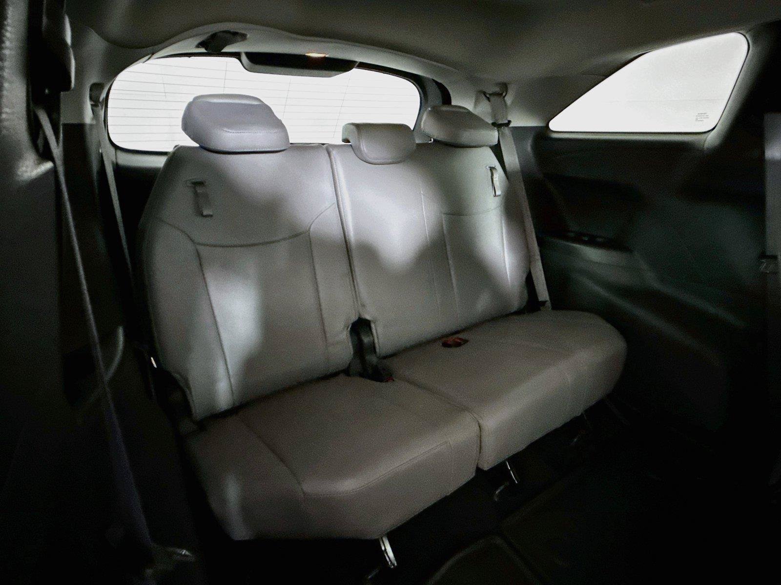 Certified 2025 Toyota Sienna XLE FWD image 39