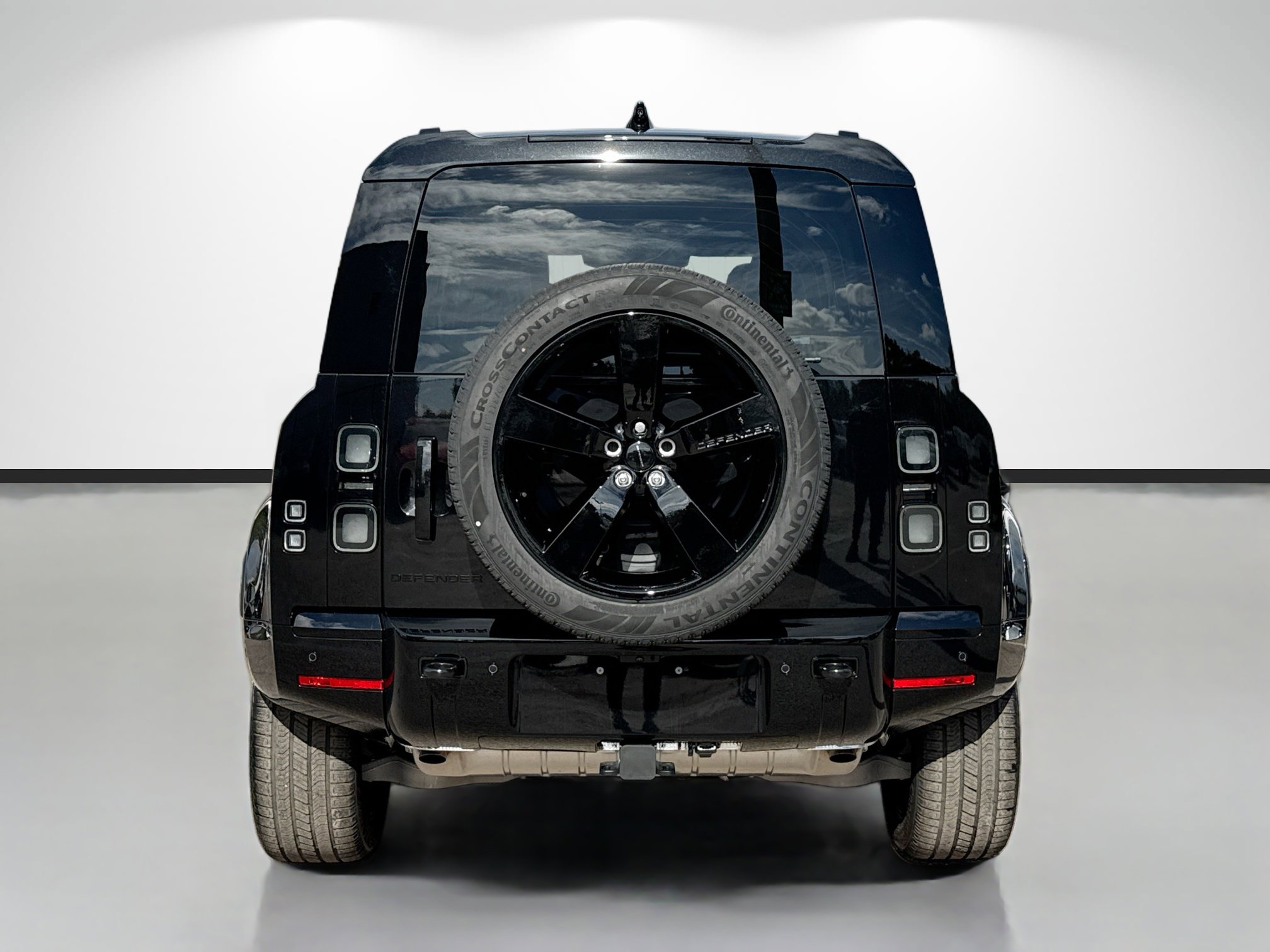 New 2026 Land Rover Defender 110 X-Dynamic SE image 4