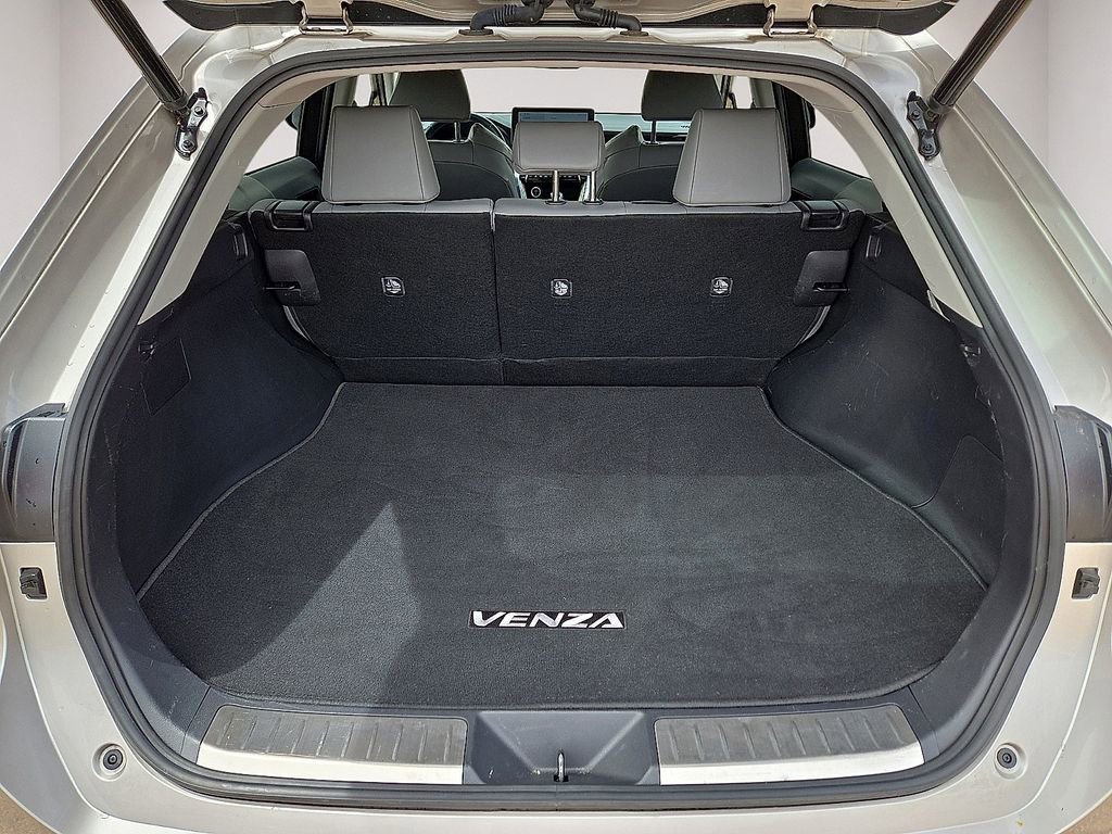 Used 2023 Toyota Venza XLE AWD/4WD image 14