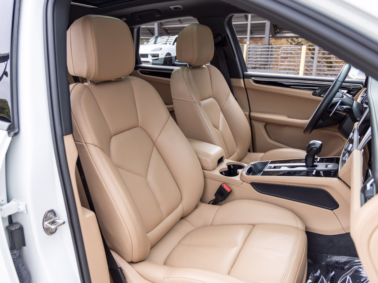 Used 2024 Porsche Macan AWD/4WD image 66