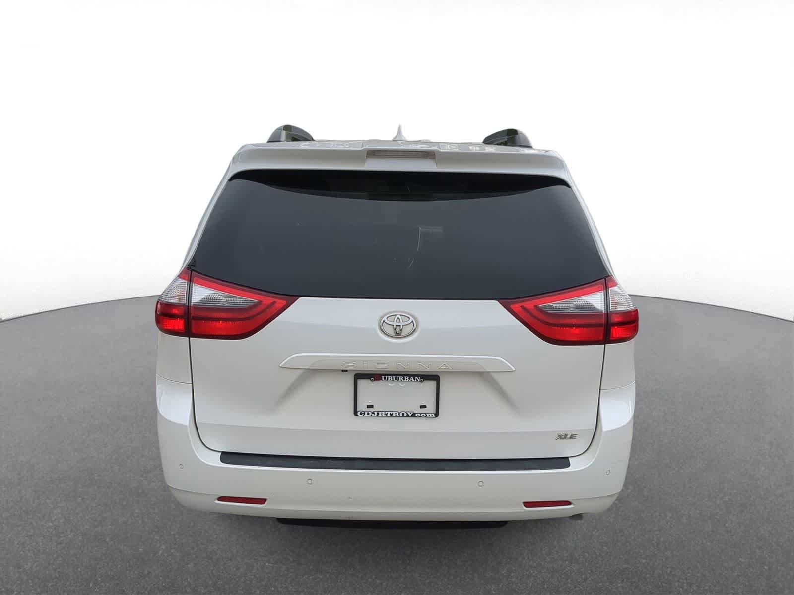 Used 2020 Toyota Sienna XLE w/ XLE Navigation Package FWD image 7