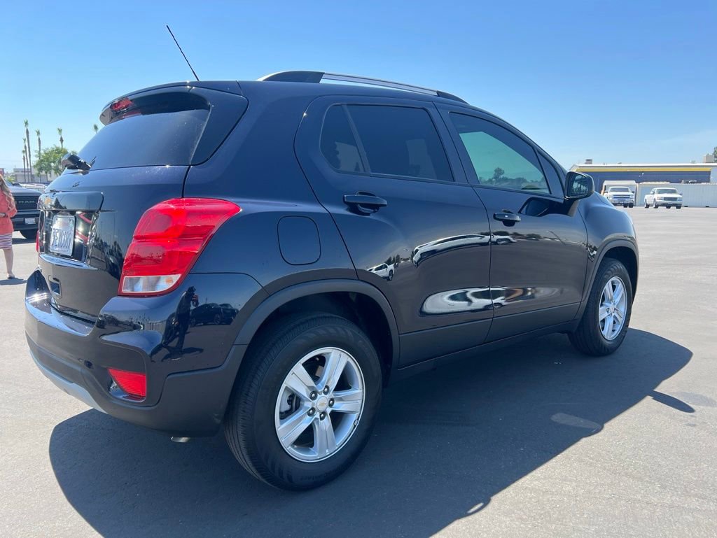Used 2022 Chevrolet Trax LT w/ LT Convenience Package AWD/4WD image 4