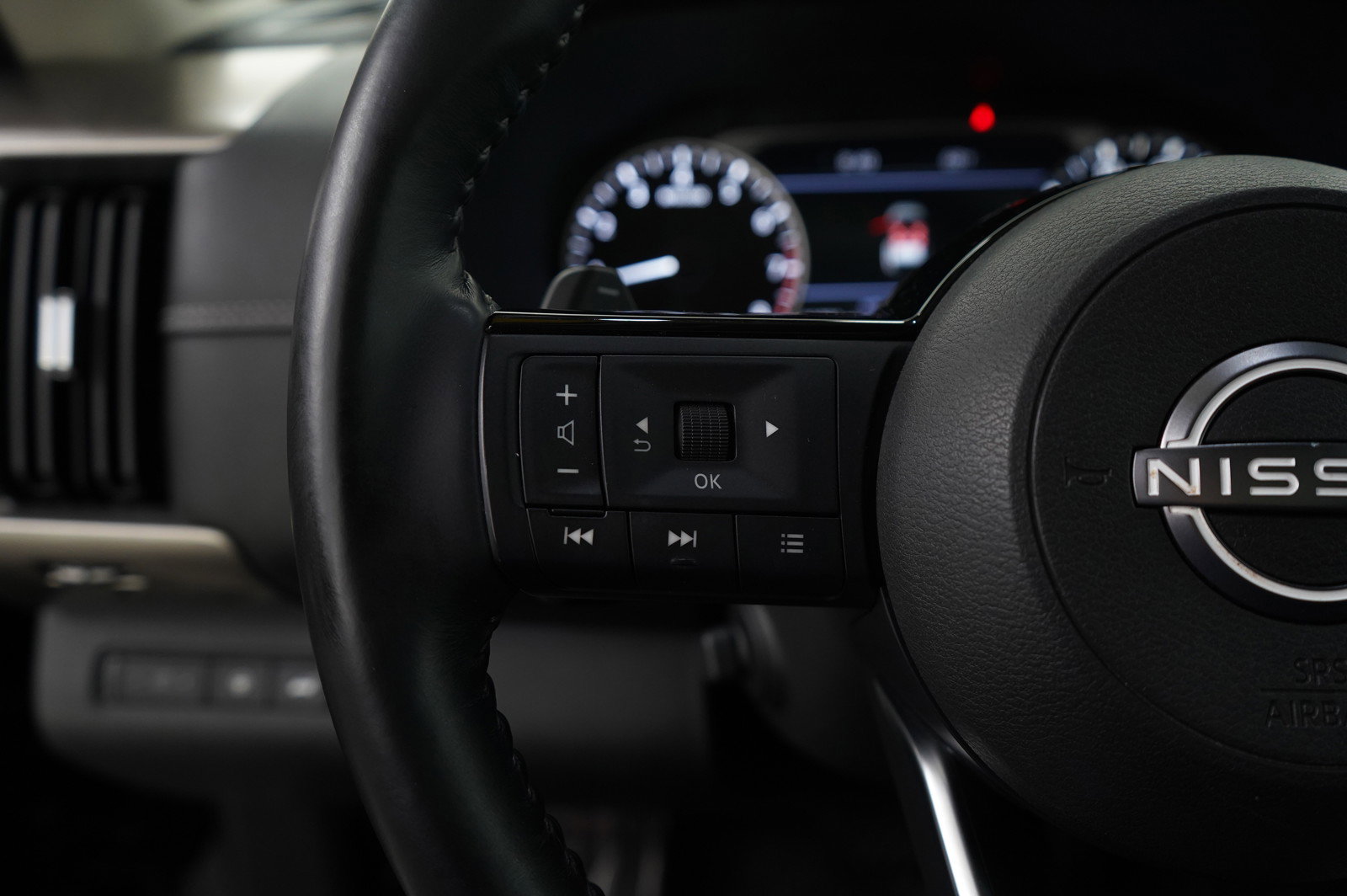 Used 2022 Nissan Pathfinder Platinum w/ Cargo Package image 18