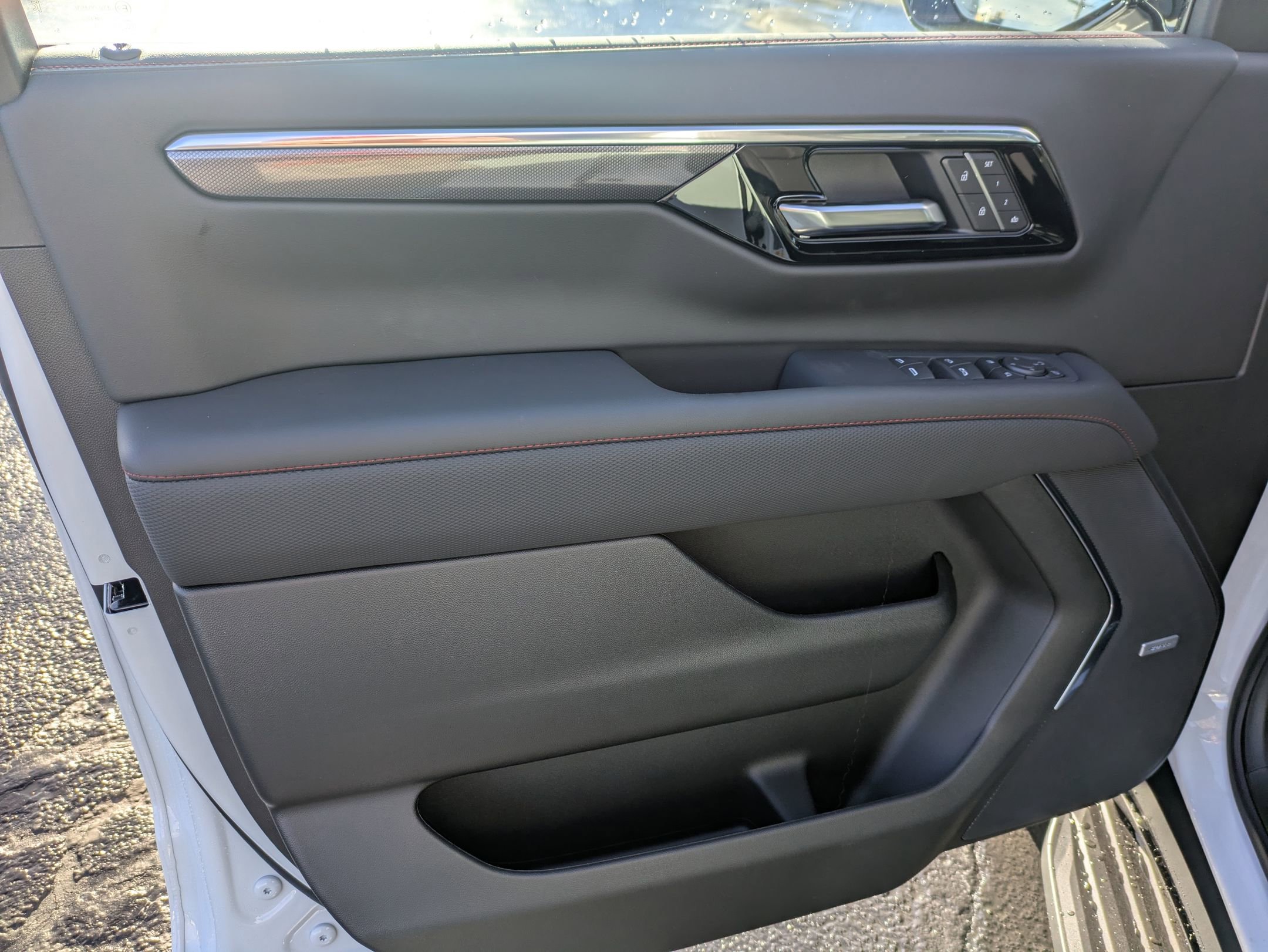 New 2026 Chevrolet Suburban RST w/ Advanced Technology Package AWD/4WD image 9