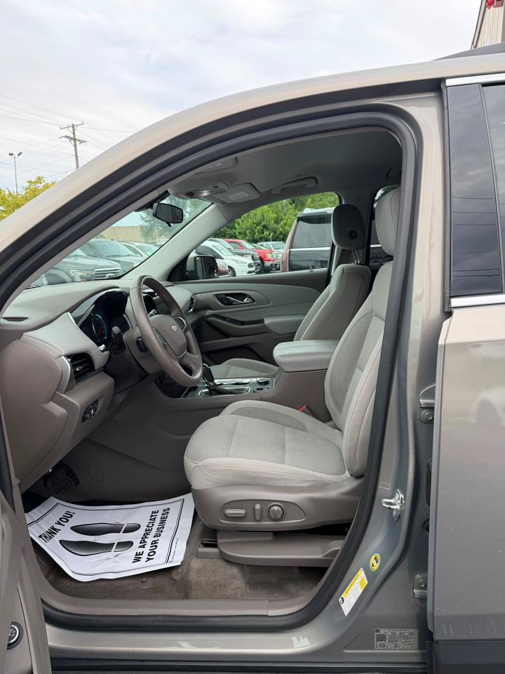 Used 2018 Chevrolet Traverse LT FWD image 17