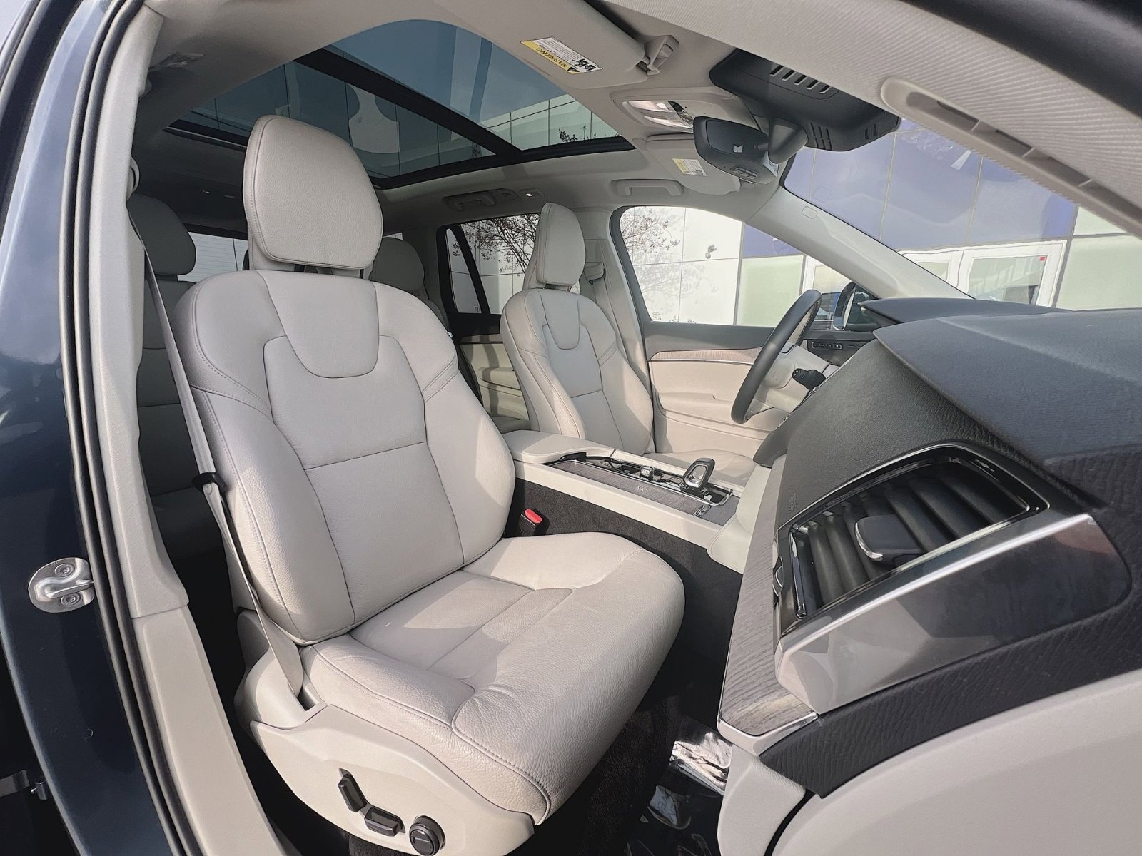 Certified 2023 Volvo XC90 B6 Plus w/ Protection Package Premier image 28