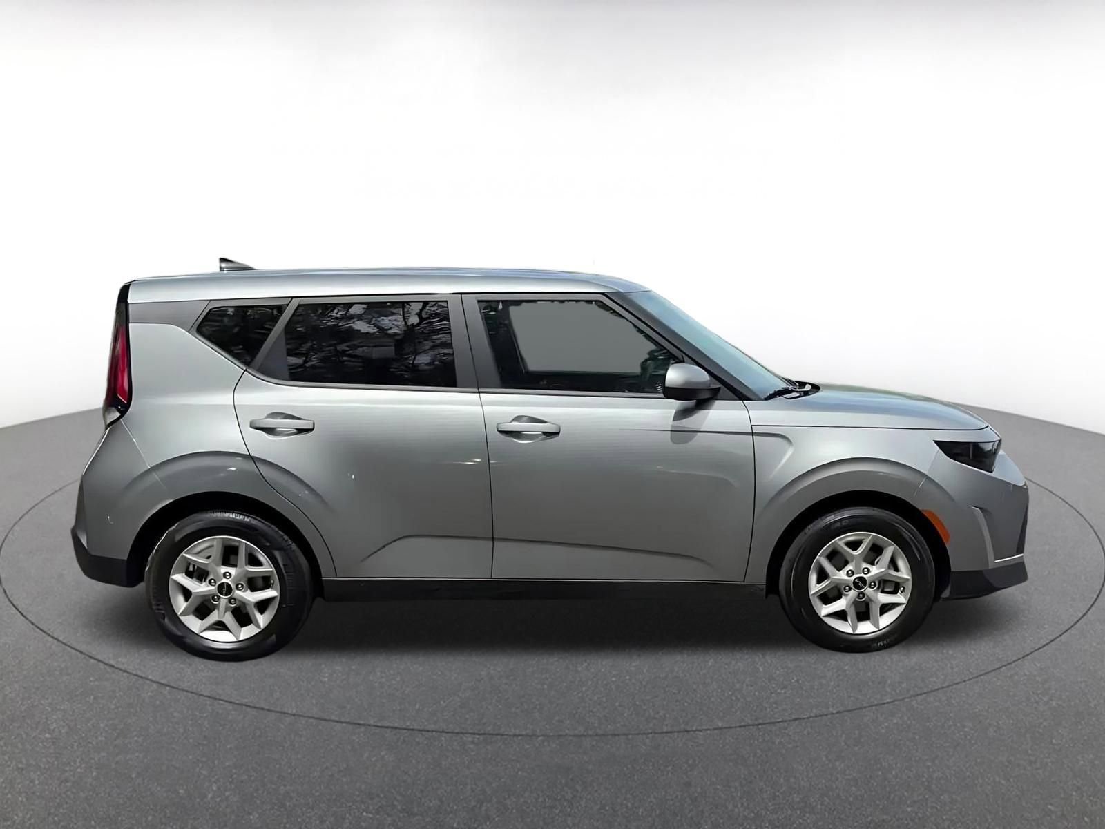 Used 2025 Kia Soul LX w/ LX Technology Package image 16