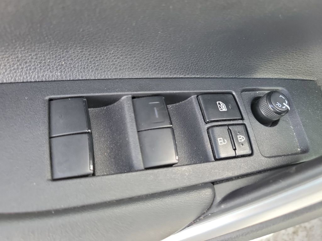Used 2024 Toyota Corolla Cross L FWD image 19
