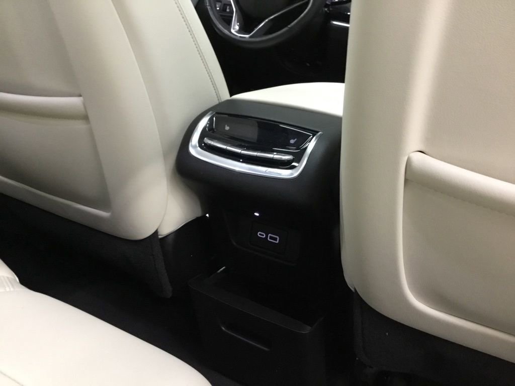 Used 2023 Cadillac XT6 Sport w/ Technology Package AWD/4WD image 24