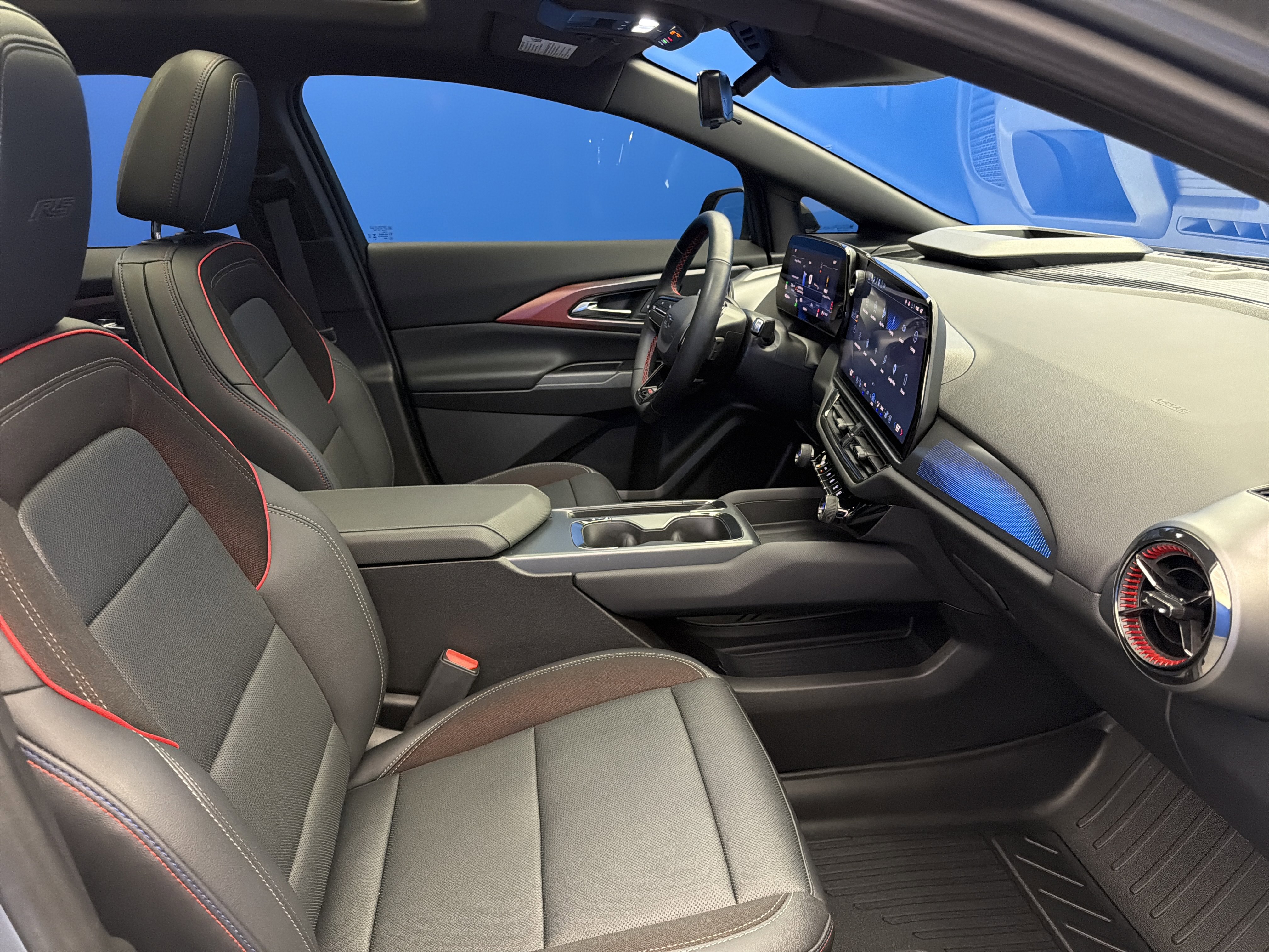 Used 2025 Chevrolet Equinox EV RS w/ Convenience Package II FWD image 25