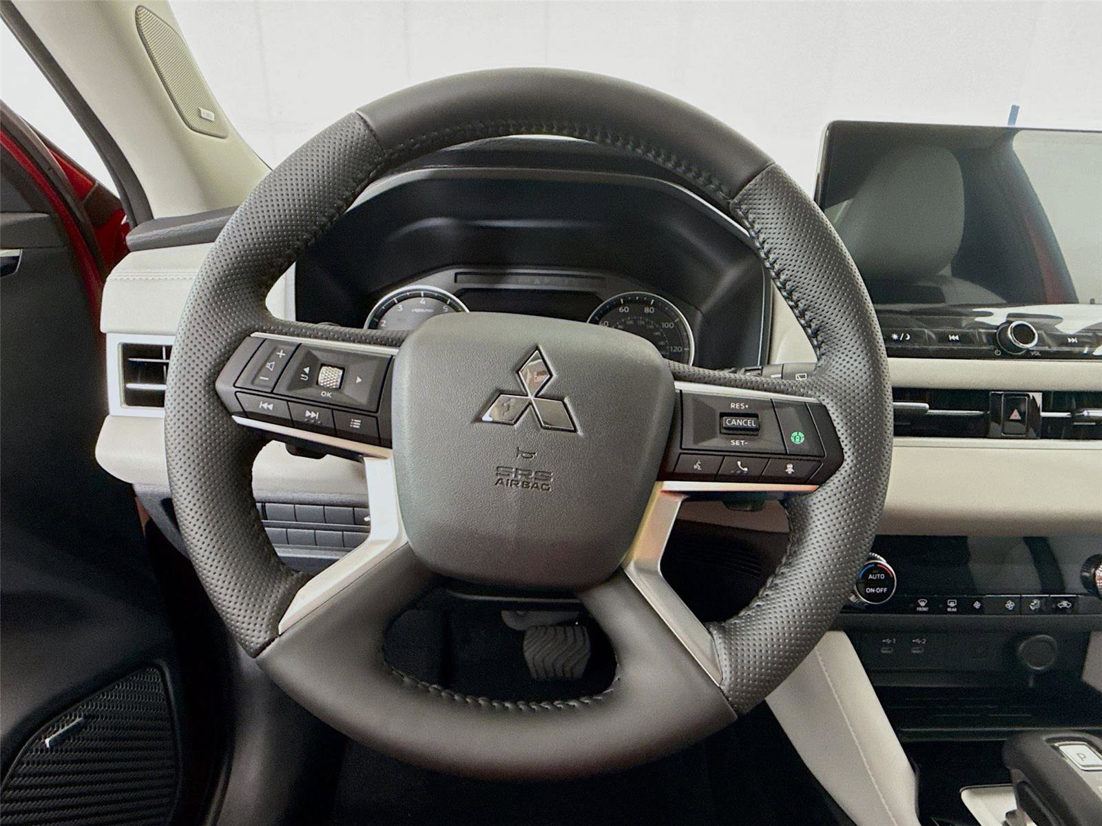 New 2025 Mitsubishi Outlander SE image 8