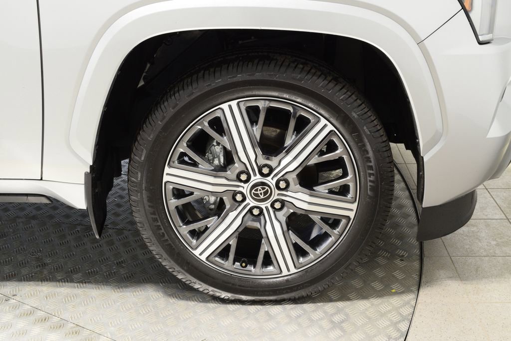 Used 2023 Toyota Sequoia Capstone AWD/4WD image 40