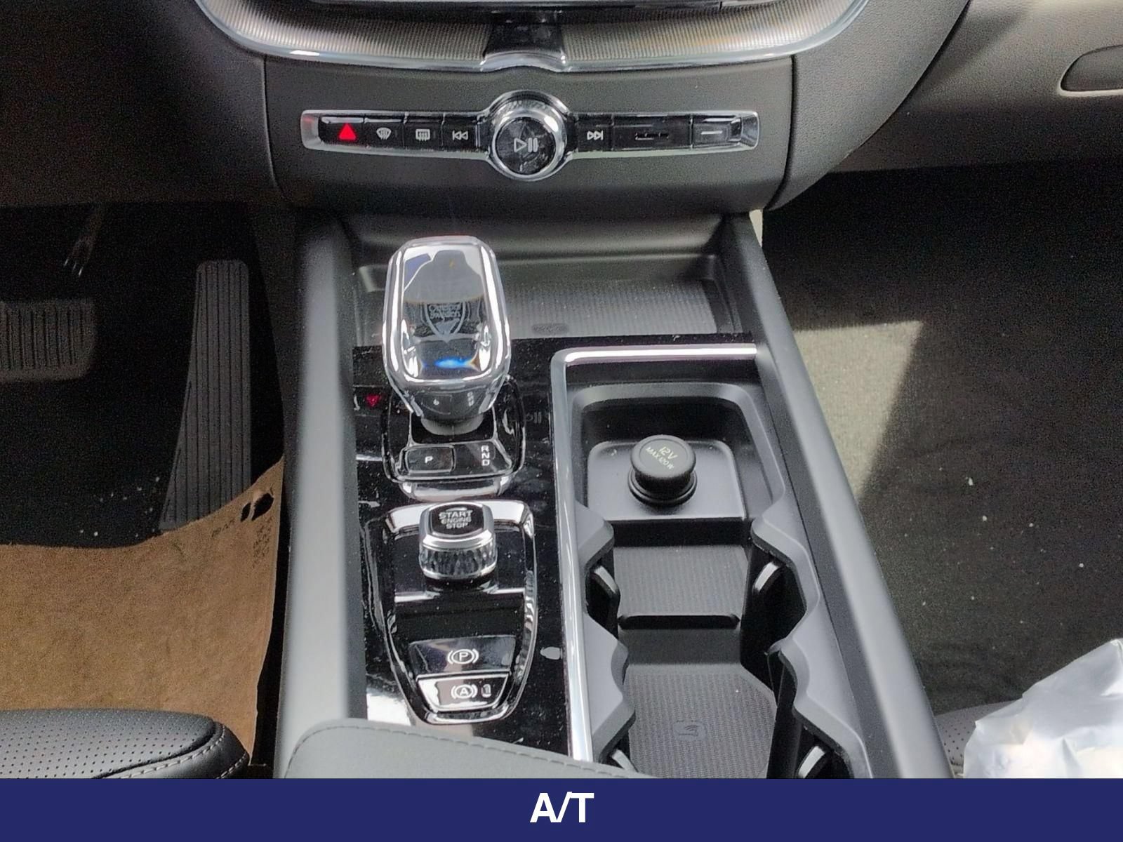 New 2026 Volvo XC60 T8 Ultra w/ Protection Package Premier AWD/4WD image 17