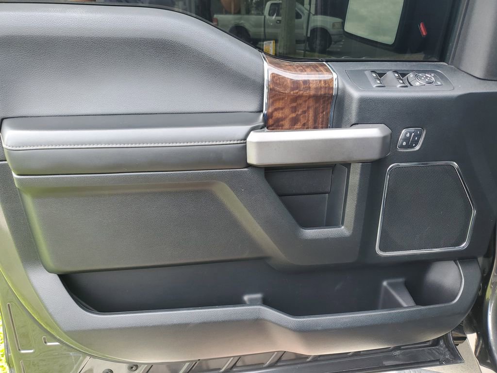 Used 2017 Ford F150 Platinum w/ Equipment Group 701A Luxury AWD/4WD image 18