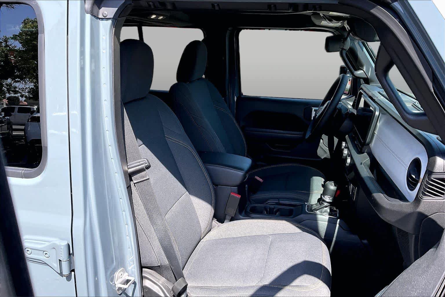 Used 2025 Jeep Gladiator Sport AWD/4WD image 8